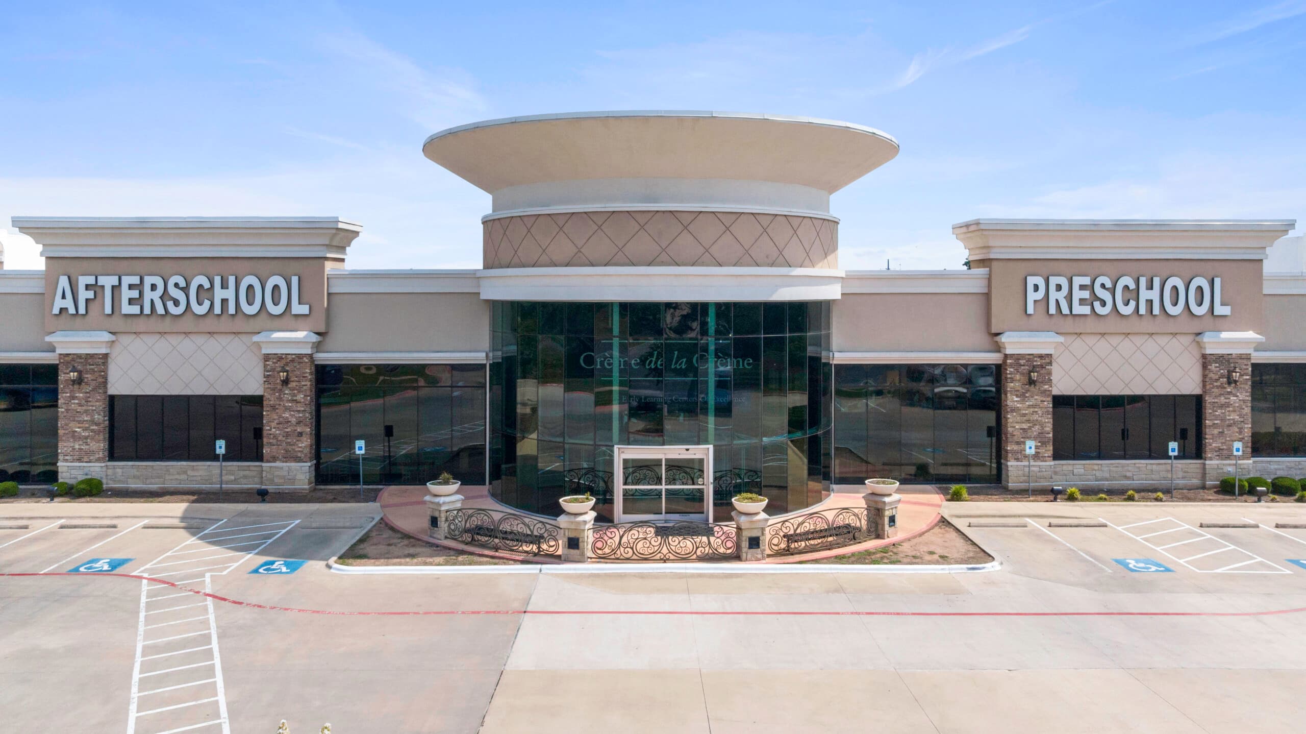 Crème de la Crème School of Lakeline